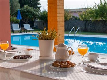 Splendida villa con due camere da letto e piscina privata a Dassia, Corfù Grecia 