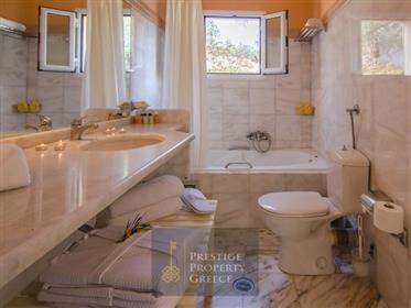 Superbe villa de deux chambres avec piscine privée à Dassia, Corfou Grèce 