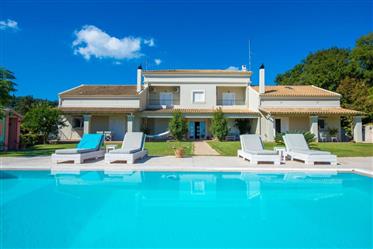 Incredibile villa con 6 camere da letto con vista mozzafiato situata a Viros, Corfù - Grecia