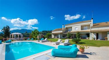 Incredibile villa con 6 camere da letto con vista mozzafiato situata a Viros, Corfù - Grecia