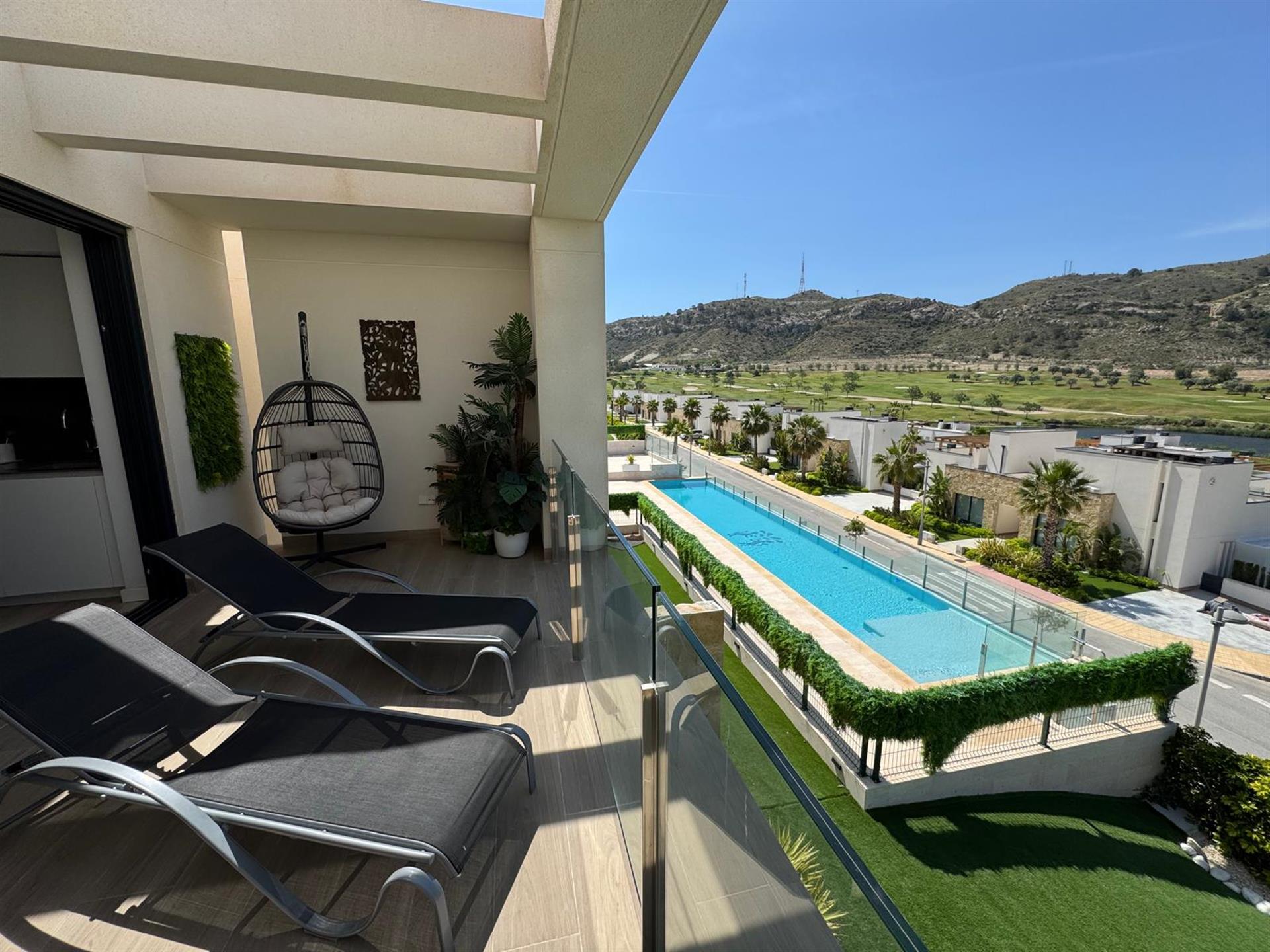 Duplex with Rooftop on the Golf of Font del Llop with swimming pool and community gardens, Alicante