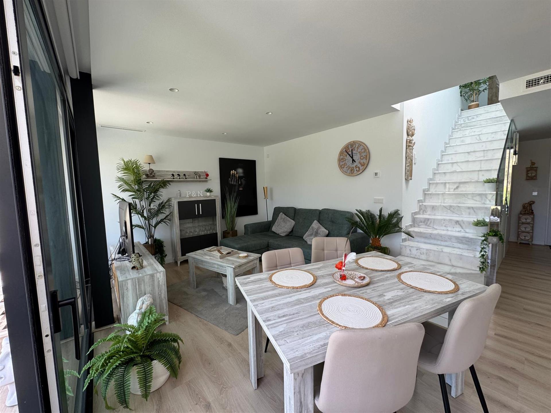 Duplex with Rooftop on the Golf of Font del Llop with swimming pool and community gardens, Alicante