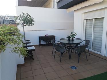Appartement de 90 m² avec grande terrasse et piscine sur les hauteurs de Gran Alacant face à la baie