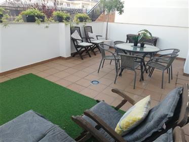 Appartement de 90 m² avec grande terrasse et piscine sur les hauteurs de Gran Alacant face à la baie
