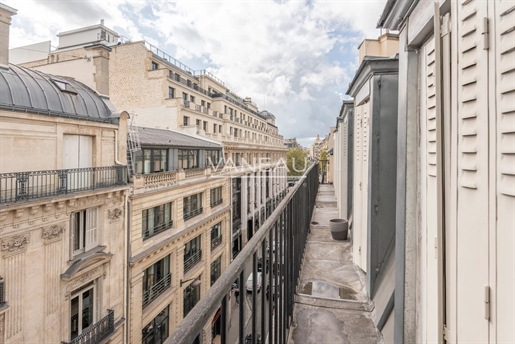 Paris 8th District - Champs Elysees - Upper Level - Wraparound Balcony - 2 Bedrooms