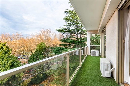 Neuilly - Chateau - Family 3 bedrooms with balconies