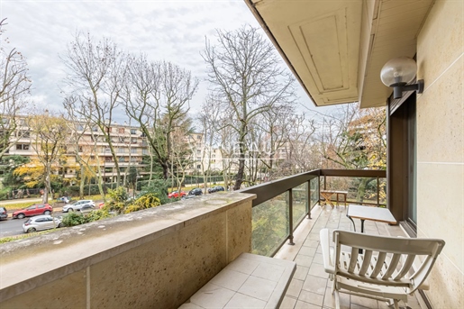 Neuilly - Argenson/Chateau - 4 rooms 3 bedrooms with balcony