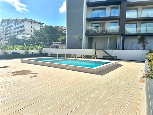 Fantastic 2+1 bedroom apartment with pool, sea view and Funchal Bay