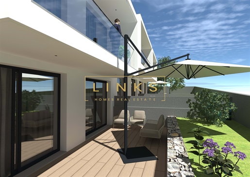 Development of 5 luxury townhouses with sea and Funchal city views