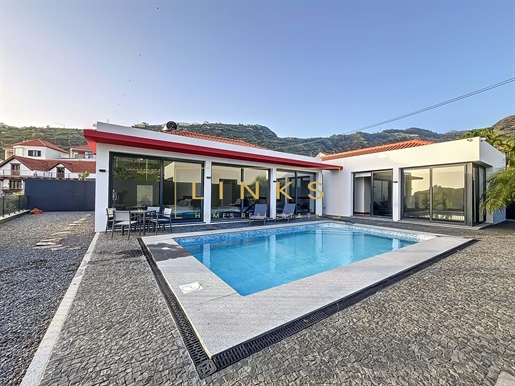 Fantastique villa de plain-pied de 3 chambres avec piscine et vue sur la mer à Ribeira Brava