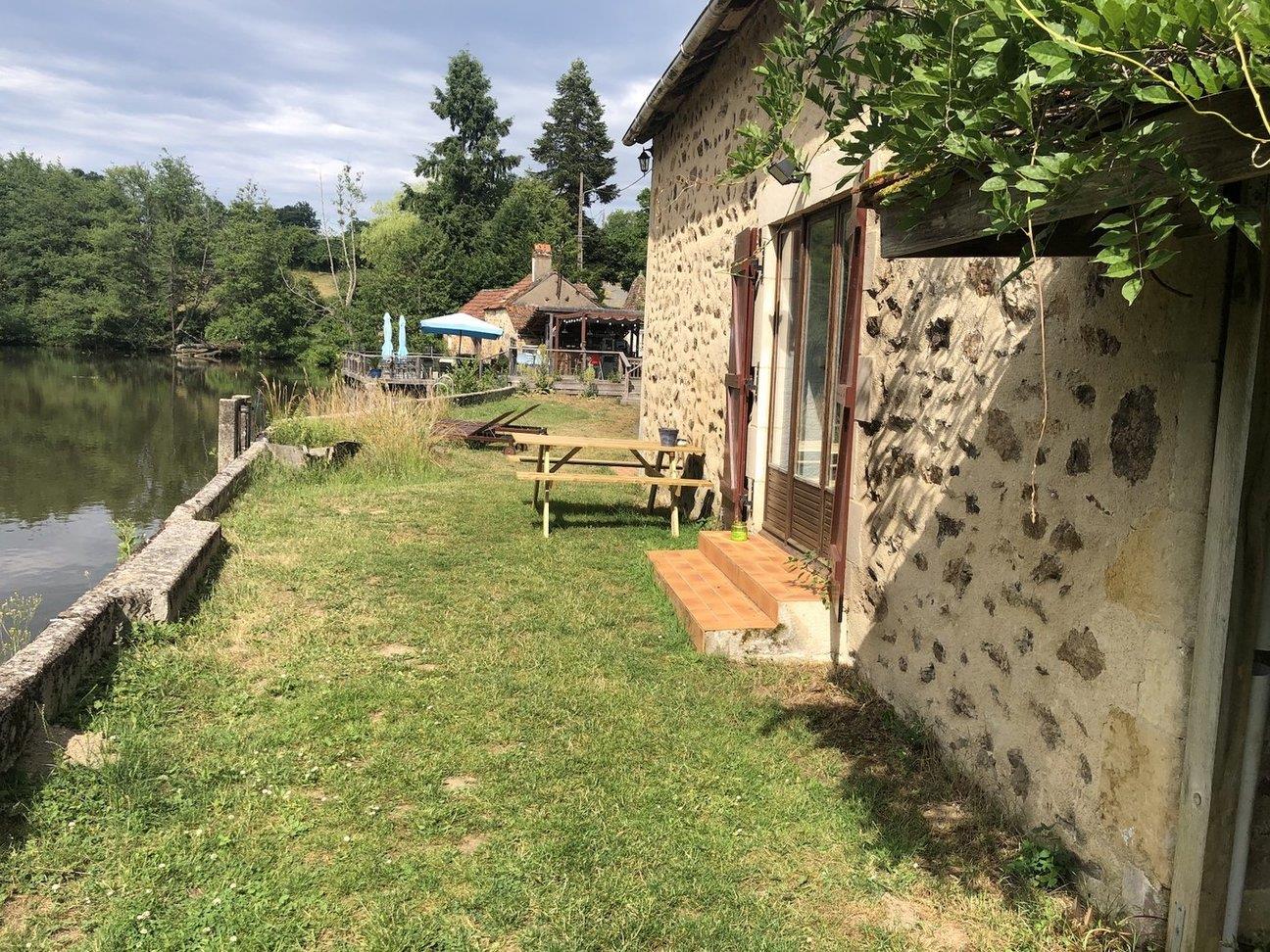 Prive Domein met 2 Watermolens, Minicamping, Gites, Glampings en Mobile Homes