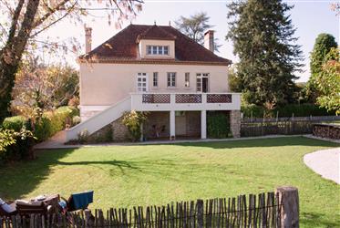 Hus i Prayssac med stor trädgård och landsbygden känsla