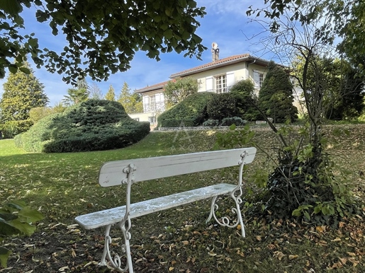 Aan de poorten van Angoulême, mooi huis op een prachtig park van 7000m2
