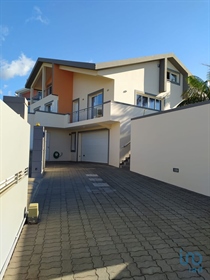 Home / Villa with 5 Rooms in Madeira with 266,00 m²