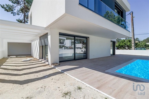 Maison T4 à Charneca De Caparica E Sobreda de 181,00 m²