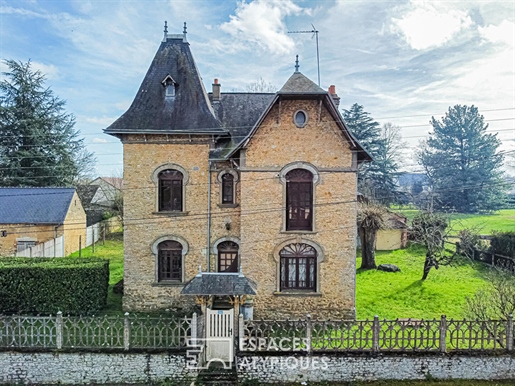 Красива семейна къща в Solesmes камък в град на характера