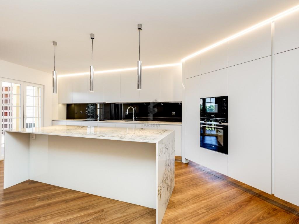 Magnificent 4-bedroom apartment in the Páteo da Beloura gated community, brand new and fully equippe