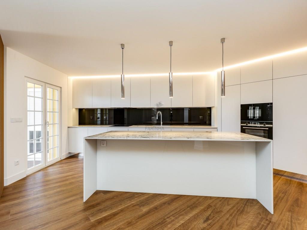 Magnificent 4-bedroom apartment in the Páteo da Beloura gated community, brand new and fully equippe