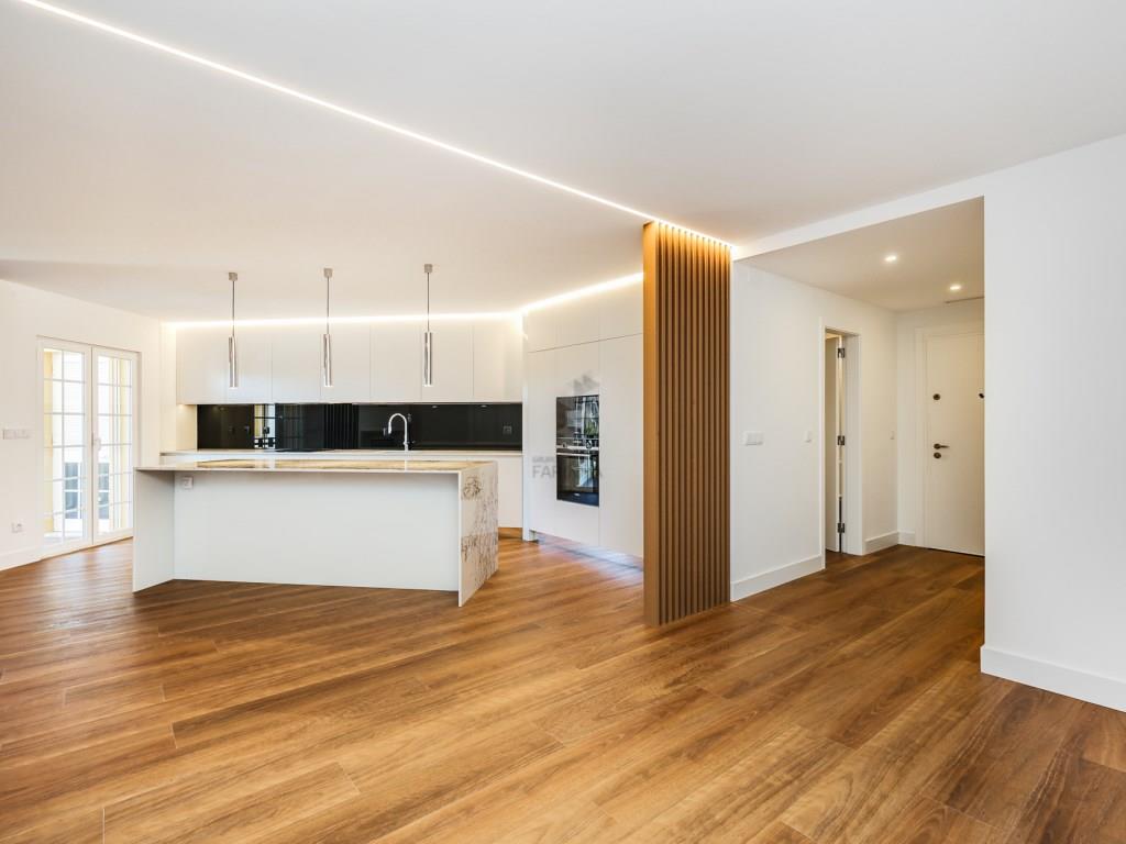 Magnificent 4-bedroom apartment in the Páteo da Beloura gated community, brand new and fully equippe