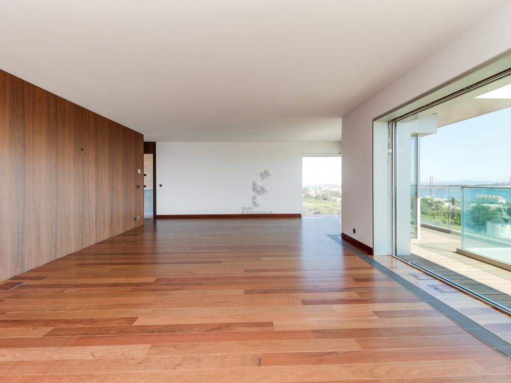 Brand new T4 apartments of various sizes and orientations, of a high standard, ready to move into
