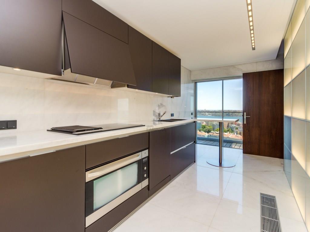 Brand new T4 apartments of various sizes and orientations, of a high standard, ready to move into