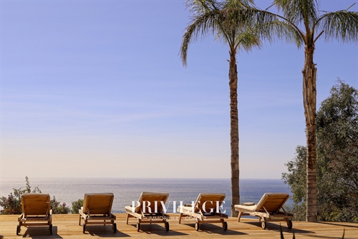 Exceptional Villa with Sea View in Carqueiranne : A Haven of Serenity in the Domaine de la Californi