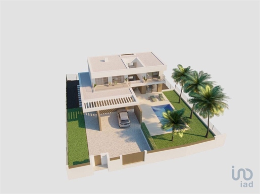 Home / Villa with 4 Rooms in Faro with 180,00 m²