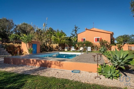 Home / Villa with 6 Rooms in Faro with 400,00 m²