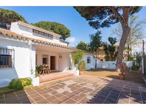 Classic style family house in Algeciras