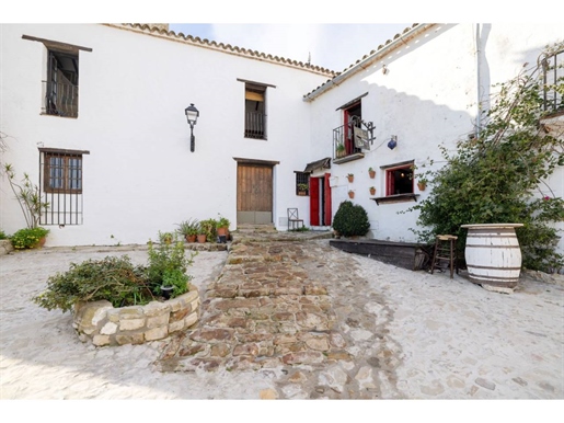 Beautiful and coquettish house situated in a privileged location, full of history and romanticism.