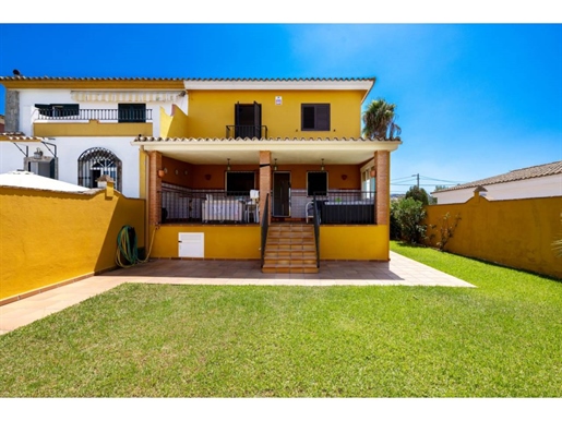 Elegante Casa Pareada en Colonia San Miguel