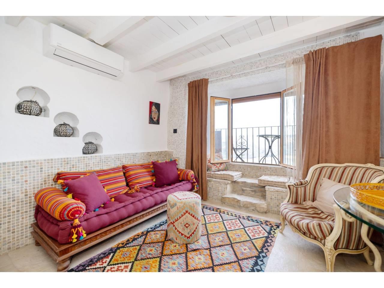 Townhouse integrated in an Arab fortress