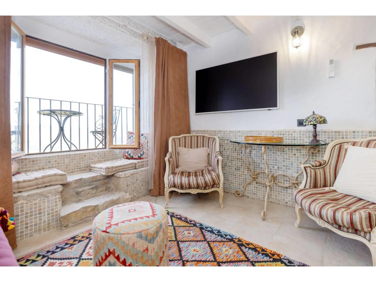 Townhouse integrated in an Arab fortress