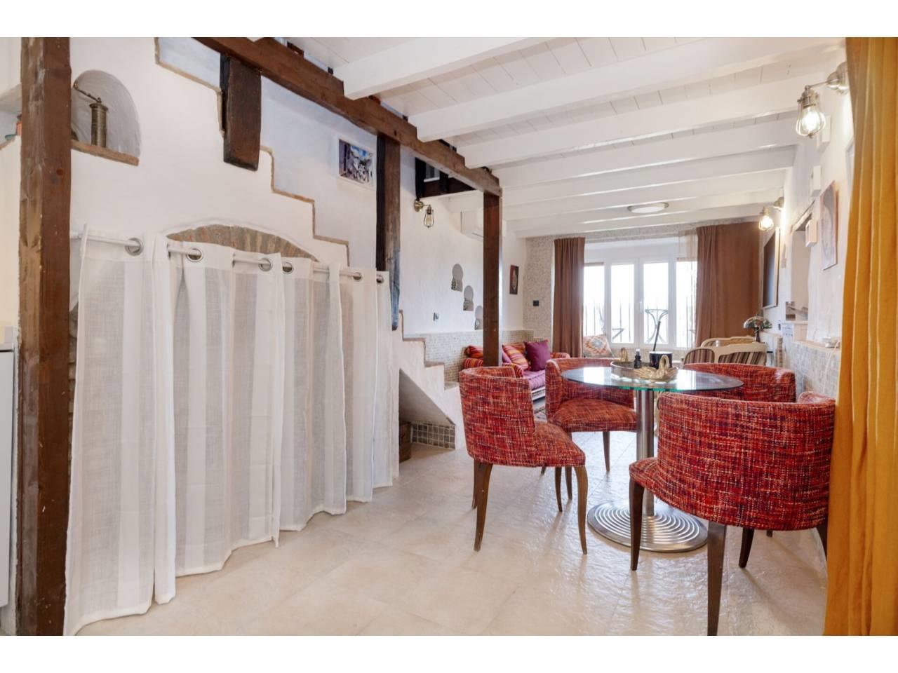 Townhouse integrated in an Arab fortress