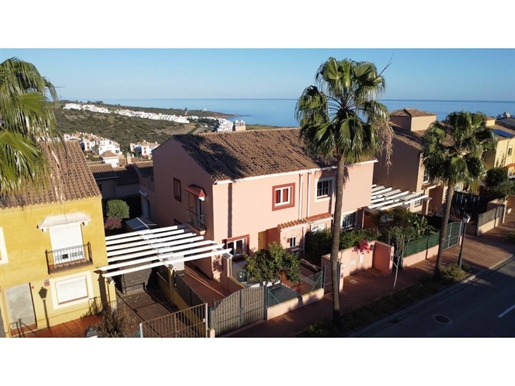 Magnificent Semi - Detached House With Garden In Alcaidesa