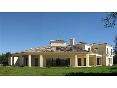 Splendid Villa In Altos De Valderrama