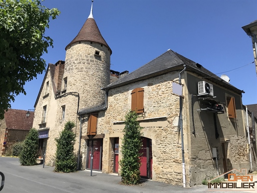 Local commercial et appartement au coeur du bourg de Saint Julien de Lampon