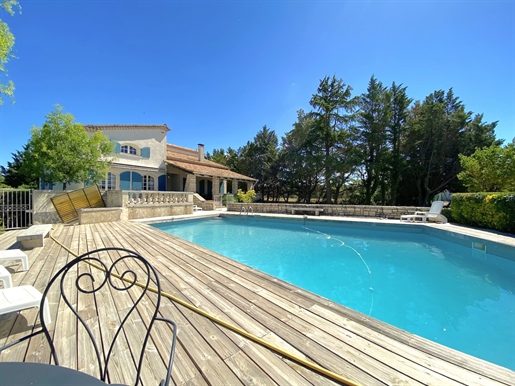 Uzès - Barjac, large and beautiful house 270m2 Sh on 6800m2 enclosed land with swimming pool