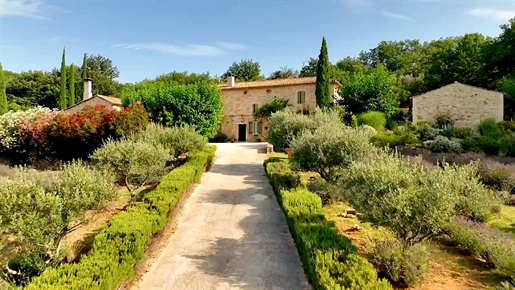 Uzès region, Cèze vallée, splendide Mas, 350 m2 habitables sur 5 hectares de terrain, calme, beauté