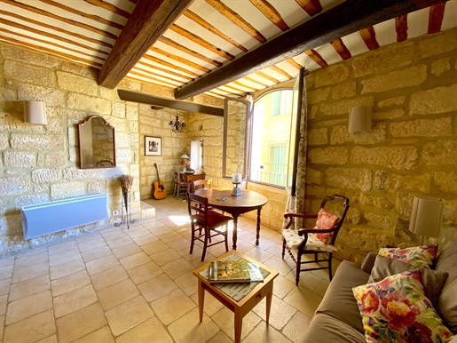 Uzes, protected center, beautiful 18th century town house, 70 m2 of living space, 2 bedrooms, plus t