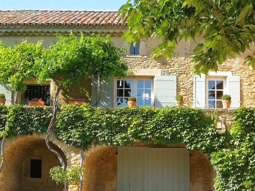 Uzès region: splendid mas dating from the 18th century in the countryside... Stylish and chic