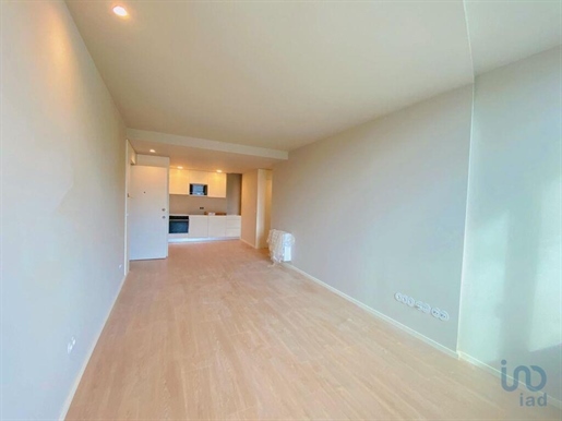 Appartement T2 à Porto de 83,00 m²