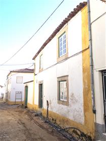 Hus i den gamle bydel af Nisa, Portugal