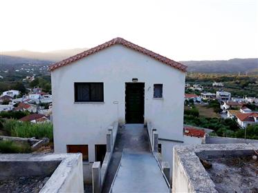 Vrijstaand huis in Nio Chorio met onbeperkt uitzicht op zee