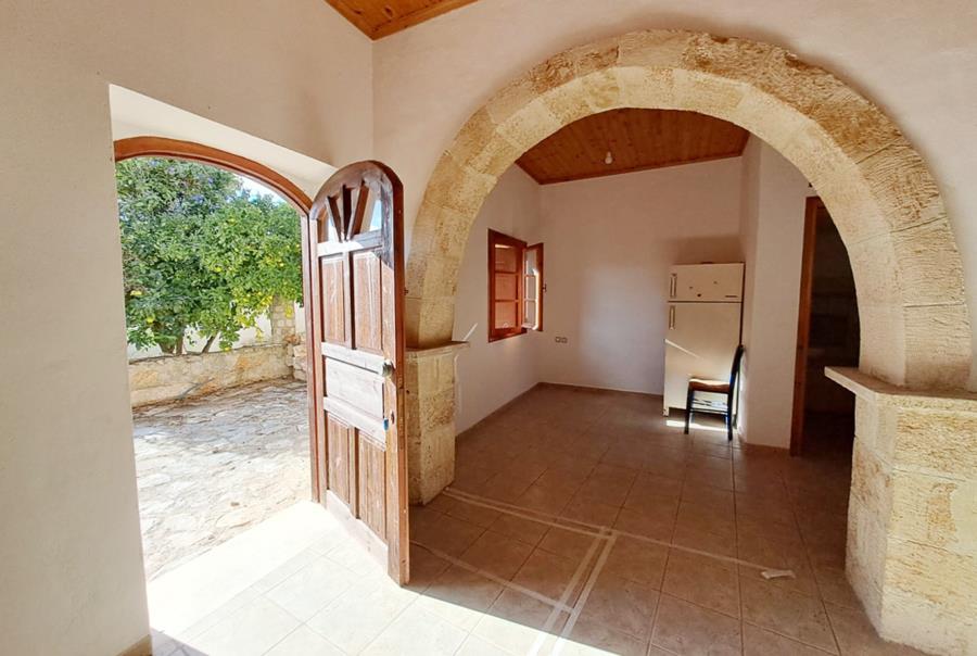 Bl-335 Renovated house in Kefalas