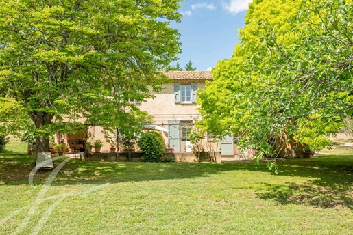 South Luberon Renovated stone bastide on 4935m² of land, outbuildings and stables
