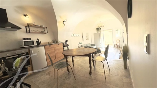 Vaugines Village house very nicely renovated in 2022 consisting of two T2 apartments with rental inc