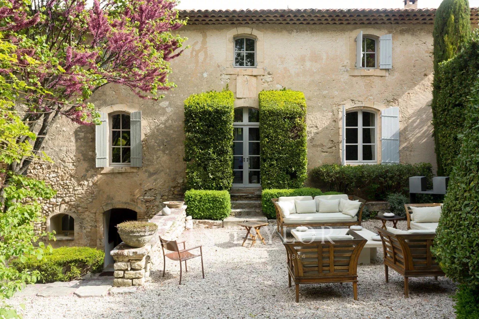 Historic Bastide dating from Xv-Xvii century in the heart of the Luberon.