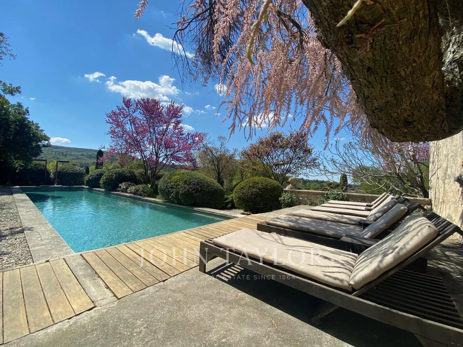 Historic Bastide dating from Xv-Xvii century in the heart of the Luberon.