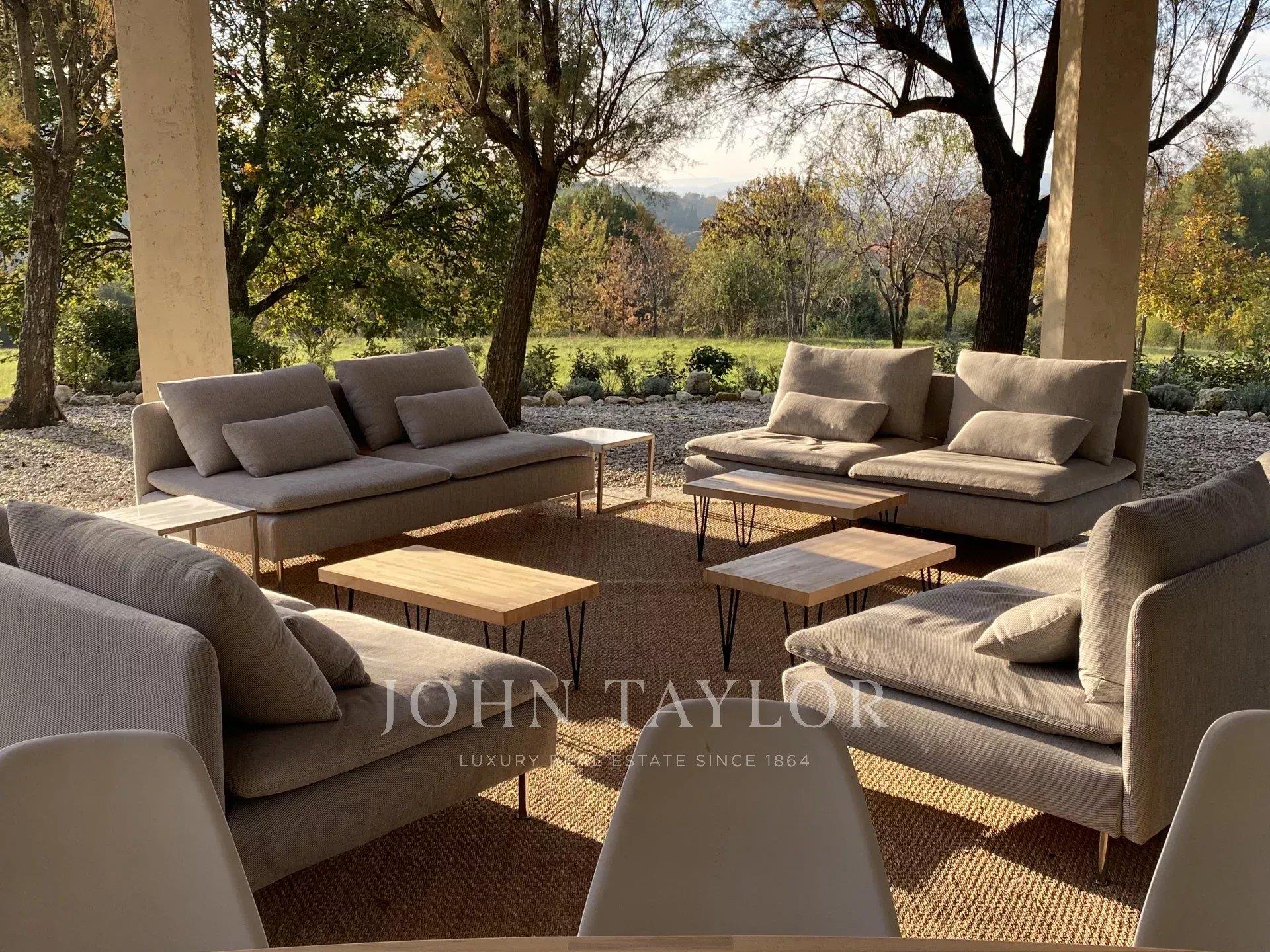 Historic Bastide dating from Xv-Xvii century in the heart of the Luberon.